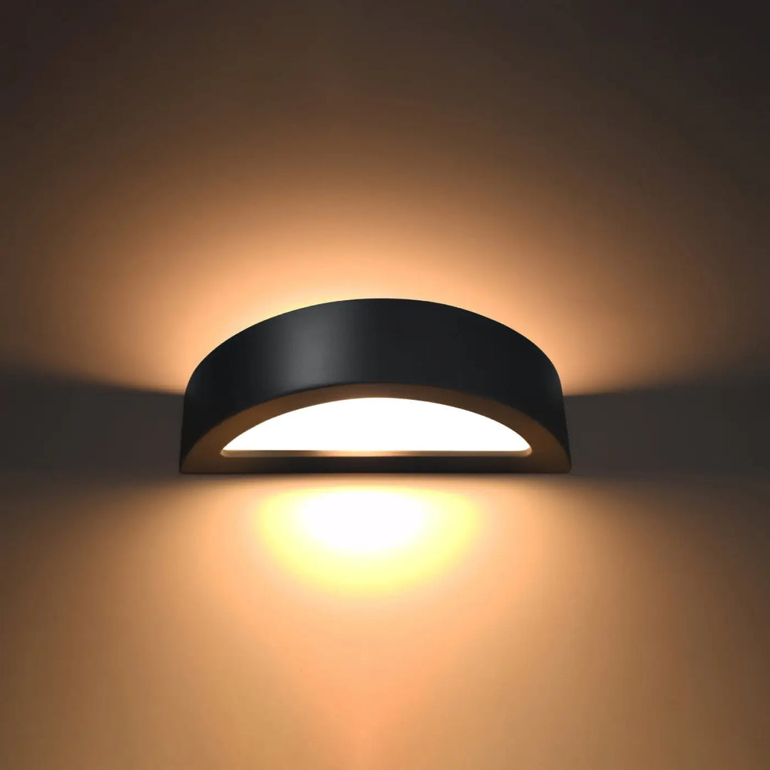 Applique murale céramique atena noir semi-circulaire avec design moderne émettant une lumière blanche chaude