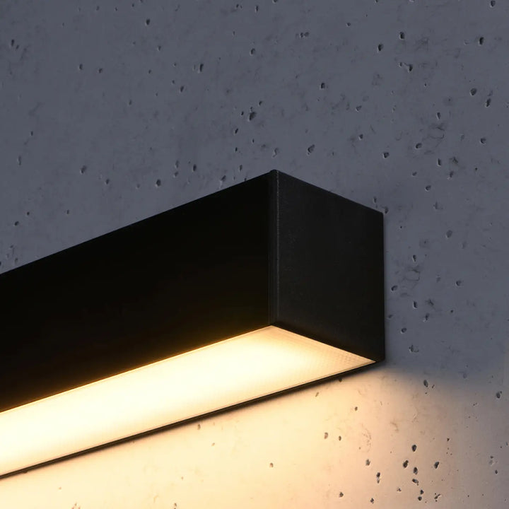 Applique murale noire de la collection pinne avec led 3000k et paramètres d’éclairage en différentes tailles