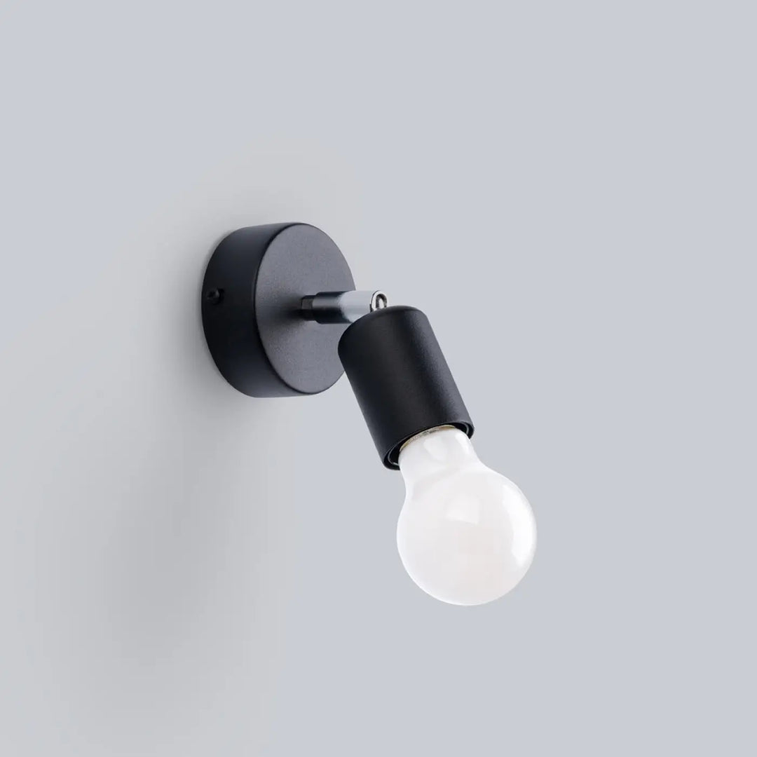 Applique murale fornes 1 noir avec finition mate noire et ampoule blanche visible de la gamme fornes plafonniers lampes murales