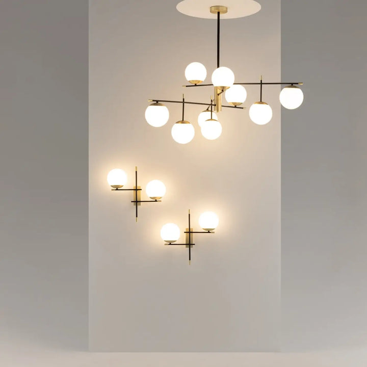 Applique murale nostalgie double globe en laiton avec globes en verre opalin et appliques murales assorties acier noir