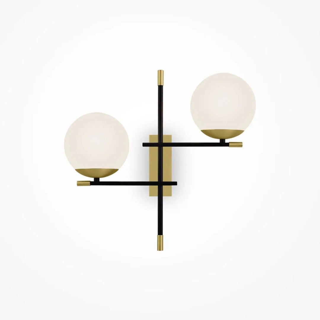 Applique murale nostalgia double globe en acier noir avec accents laiton et verres opalins ronds modernes