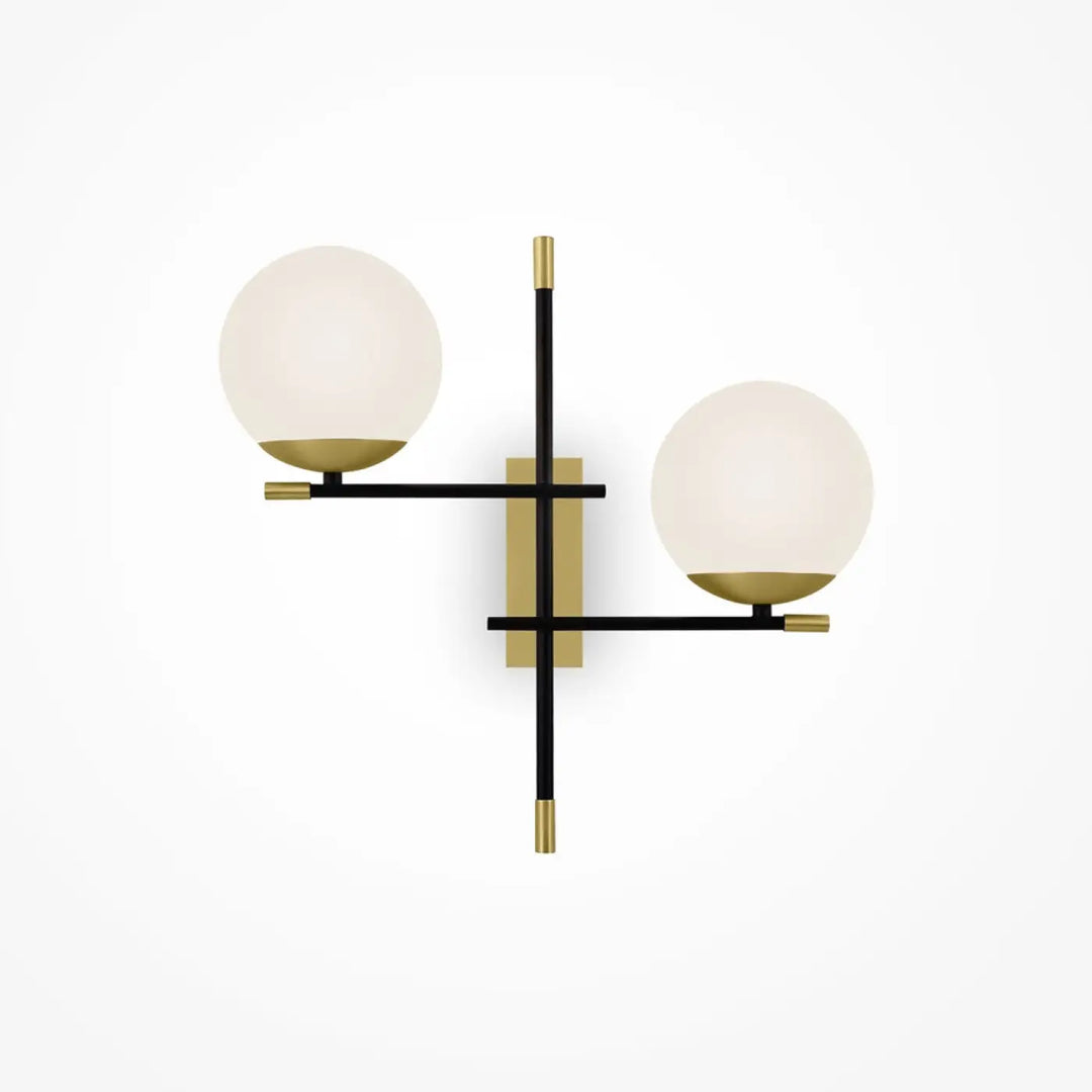 Applique murale nostalgie double globe en acier noir avec accents laiton et globe en verre opalin crème matinée