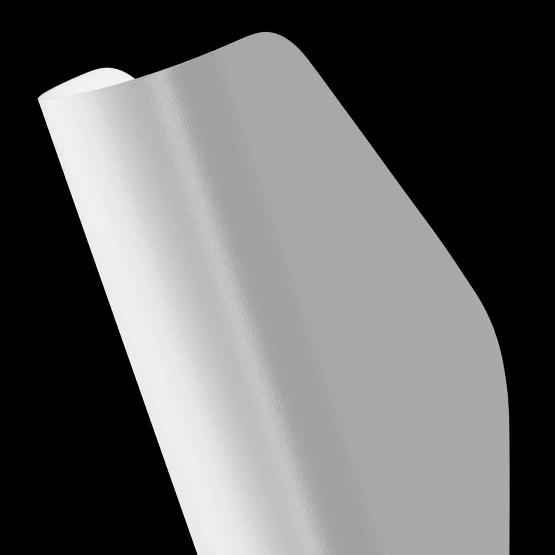 Un rouleau de matériau flexible blanc mat avec une texture lisse et une légère brillance pour applique murale notta lumière douce