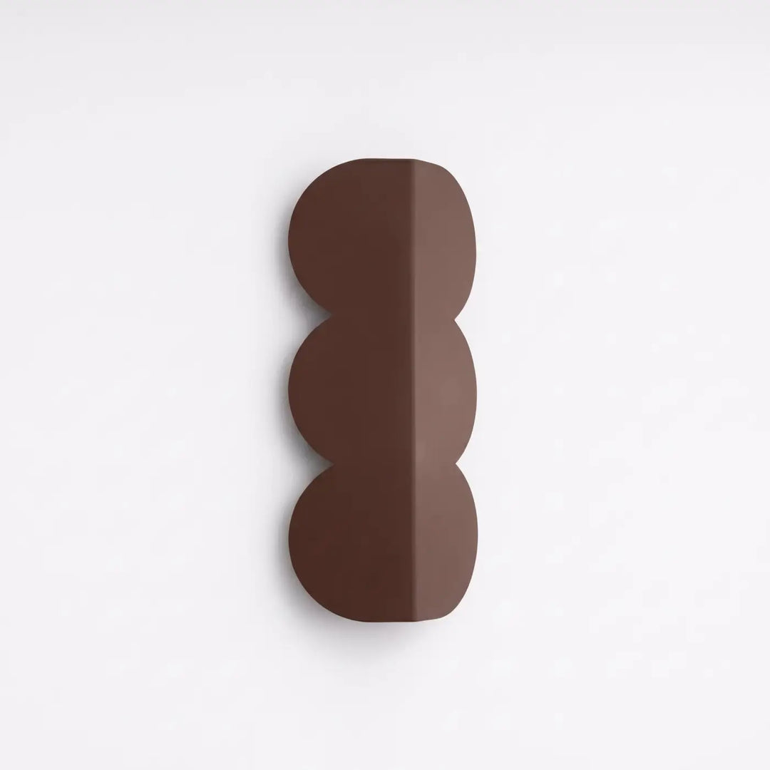 Applique murale BISCUIT marron éteinte, posée au mur
