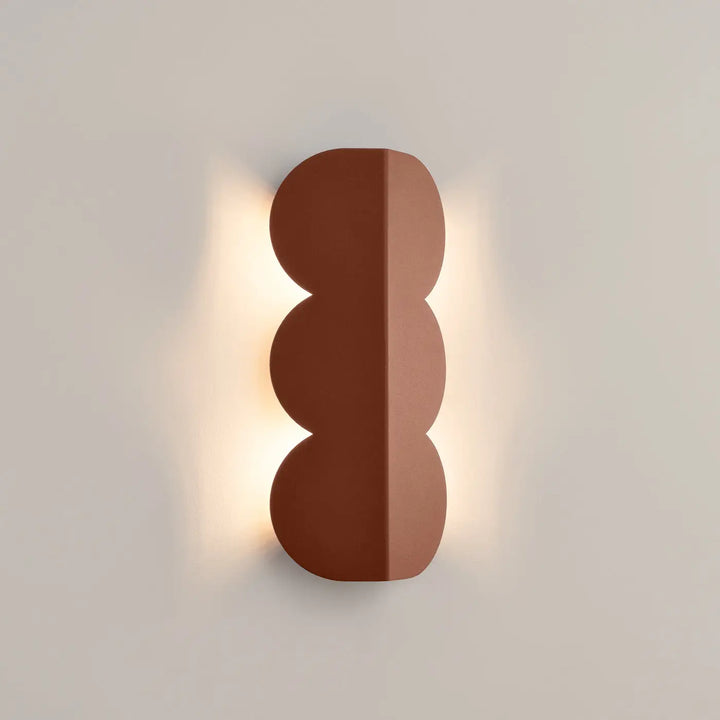 Applique murale BISCUIT moka allumée, halo sur le mur