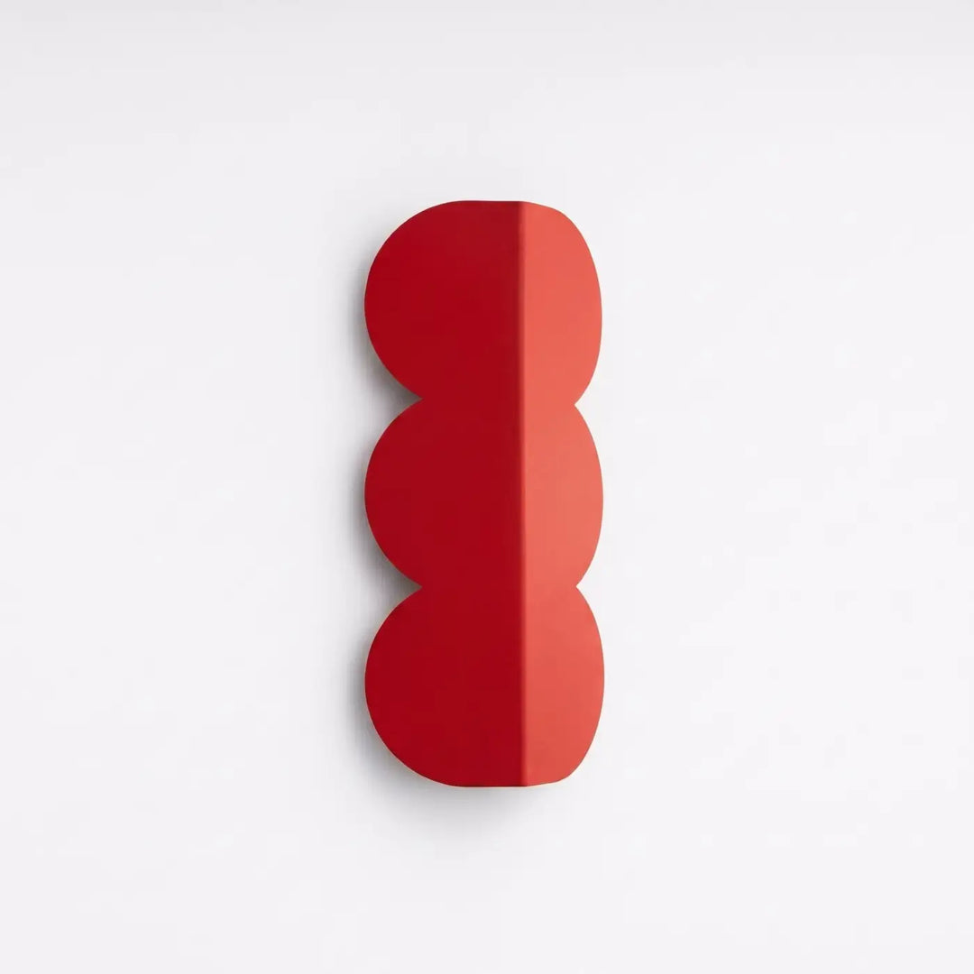 Applique murale BISCUIT rouge éteinte, posée au mur