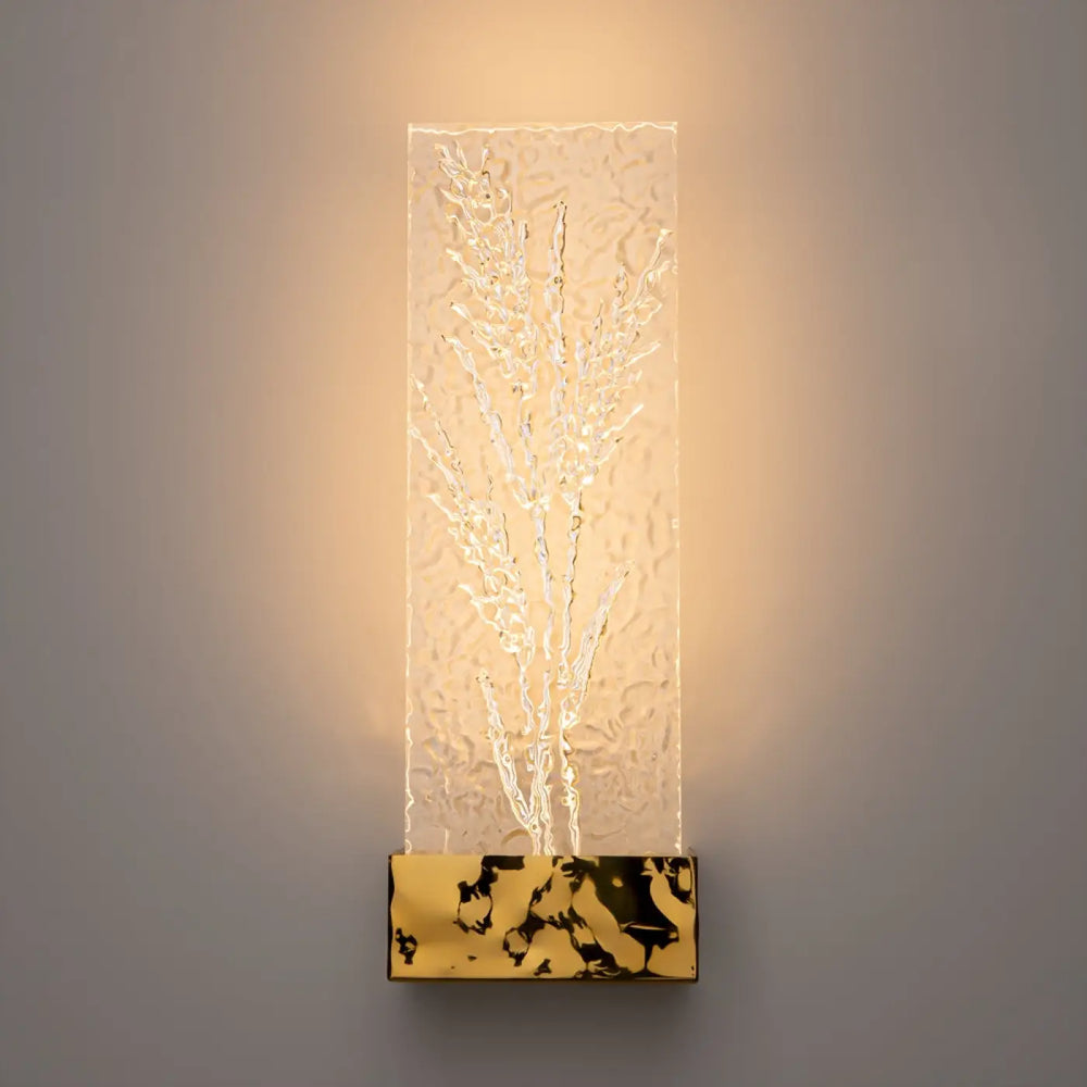Applique murale ornate avec panneau en verre translucide gravé de tige de blé et base rectangulaire dorée brillante