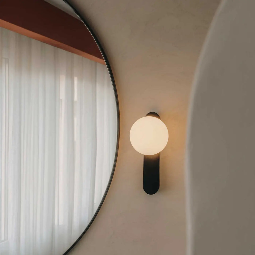Ambiance avec l'applique murale Perlina noire #couleur_noir