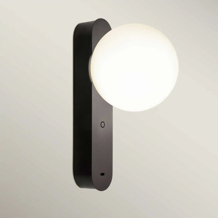 Applique murale Perlina USB noire avec port USB #couleur_noir