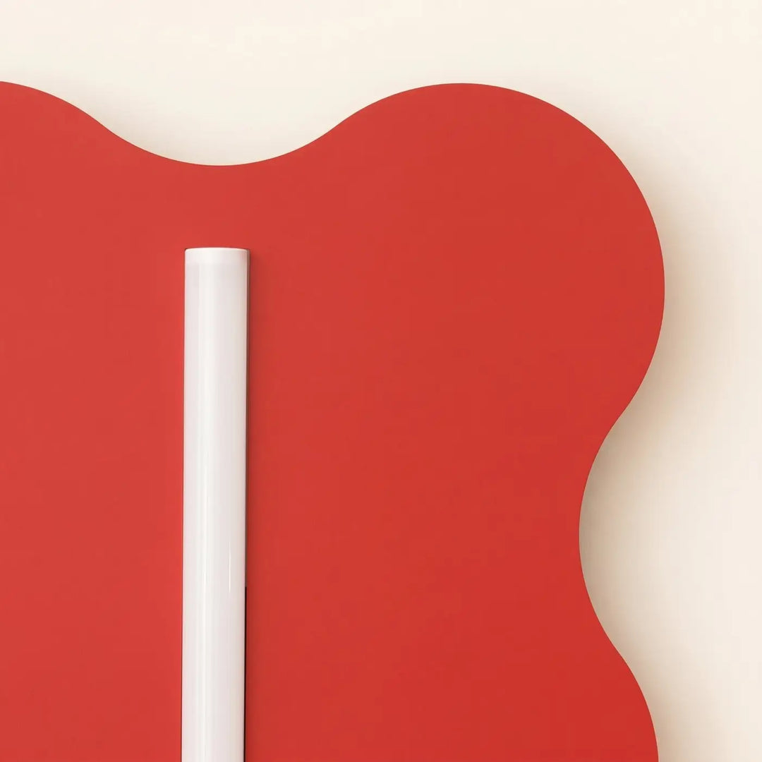 Applique murale KLOVER rouge détail de la découpe