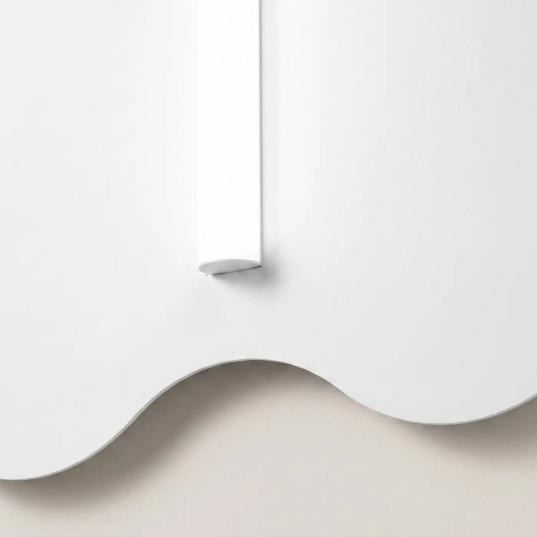 Applique murale KLOVER blanc allumée, détail du tube