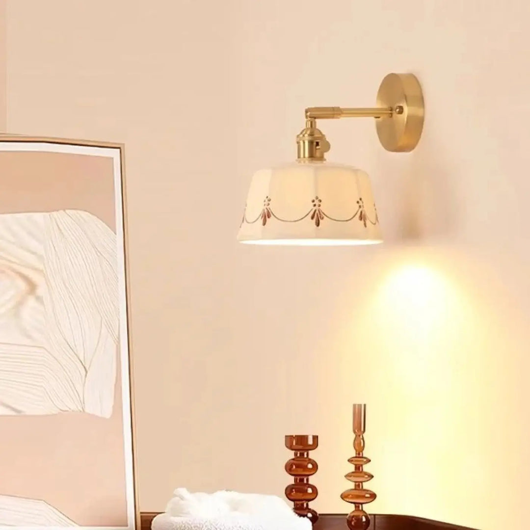 Applique murale rétro chic céramique motif et laiton