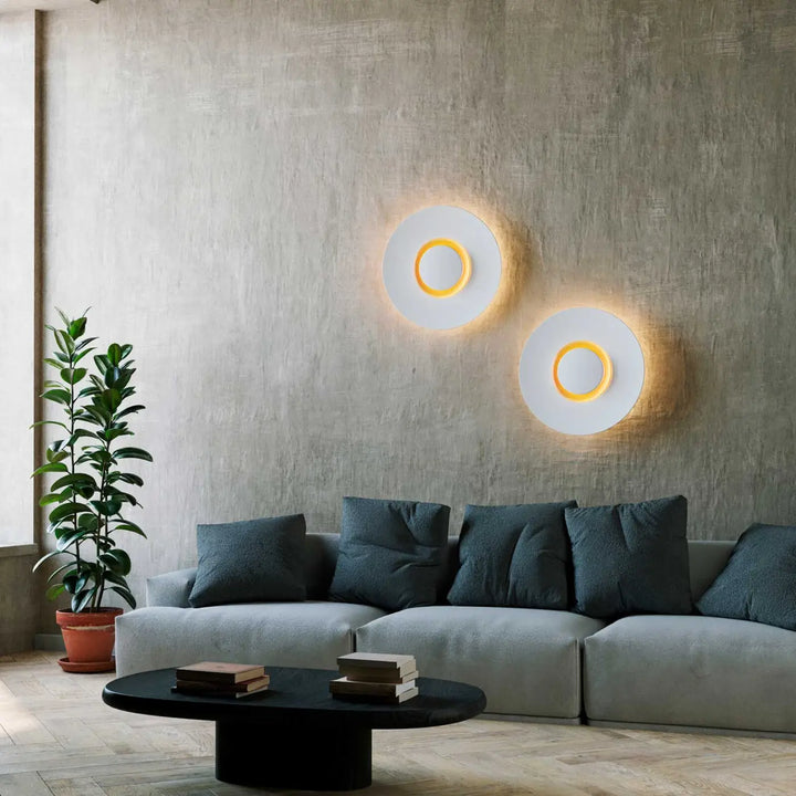 Applique Big Bang blanche dans une pièce