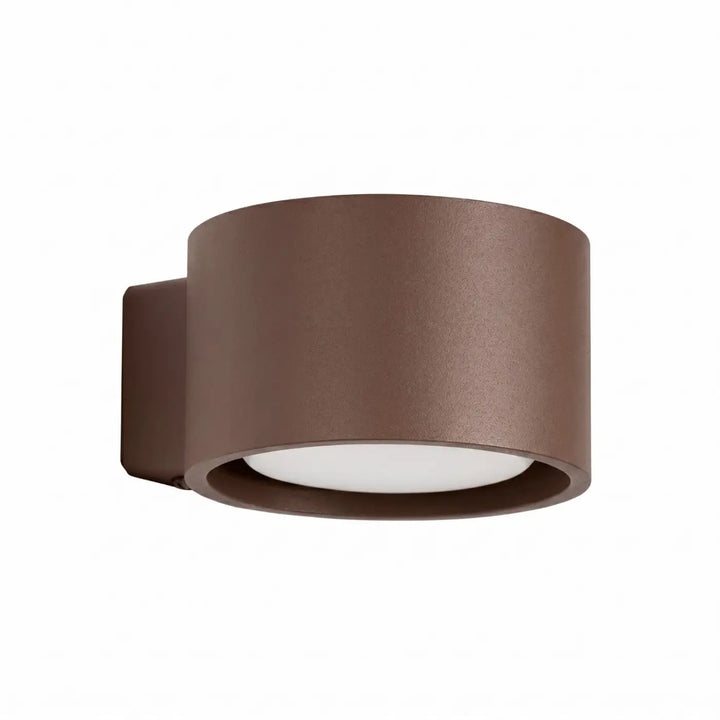 Applique murale ronde marron vue de trois quarts sur fond blanc