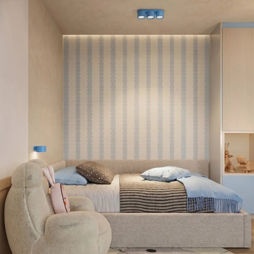 Applique murale bleu clair dans un intérieur contemporain