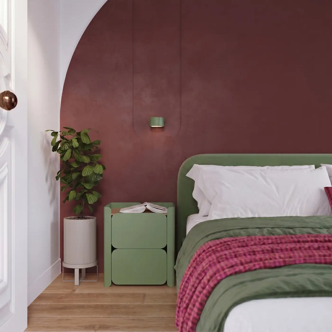 Applique murale vert olive dans un intérieur contemporain