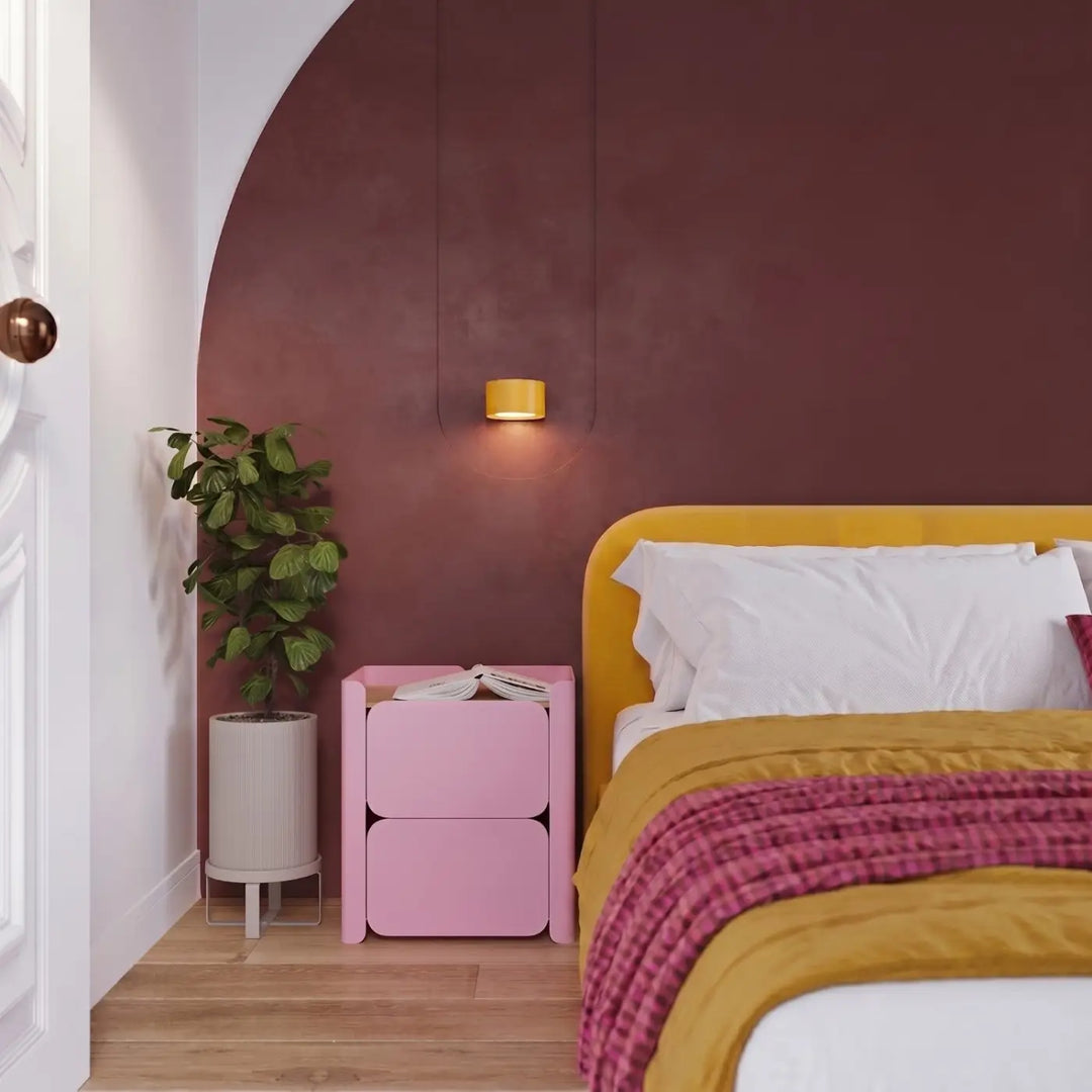 Applique murale jaune dans un intérieur contemporain