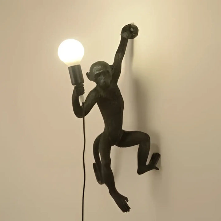 Applique murale singe en bronze texturé avec ampoule apparente murale singe artistique fikki