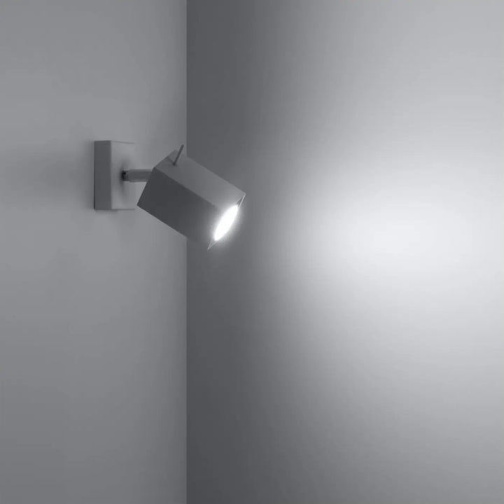 Applique murale blanc allumée