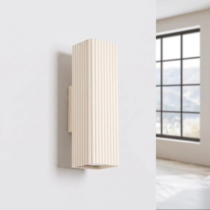 Applique murale Rayo en aluminium beige à réflecteur rainuré, éteinte