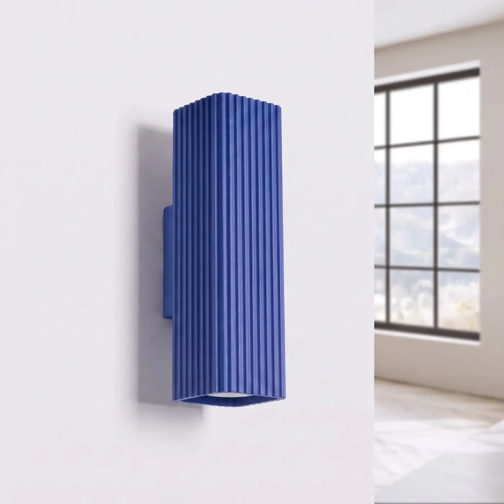 Applique murale Rayo en aluminium outremer à réflecteur rainuré, éteinte