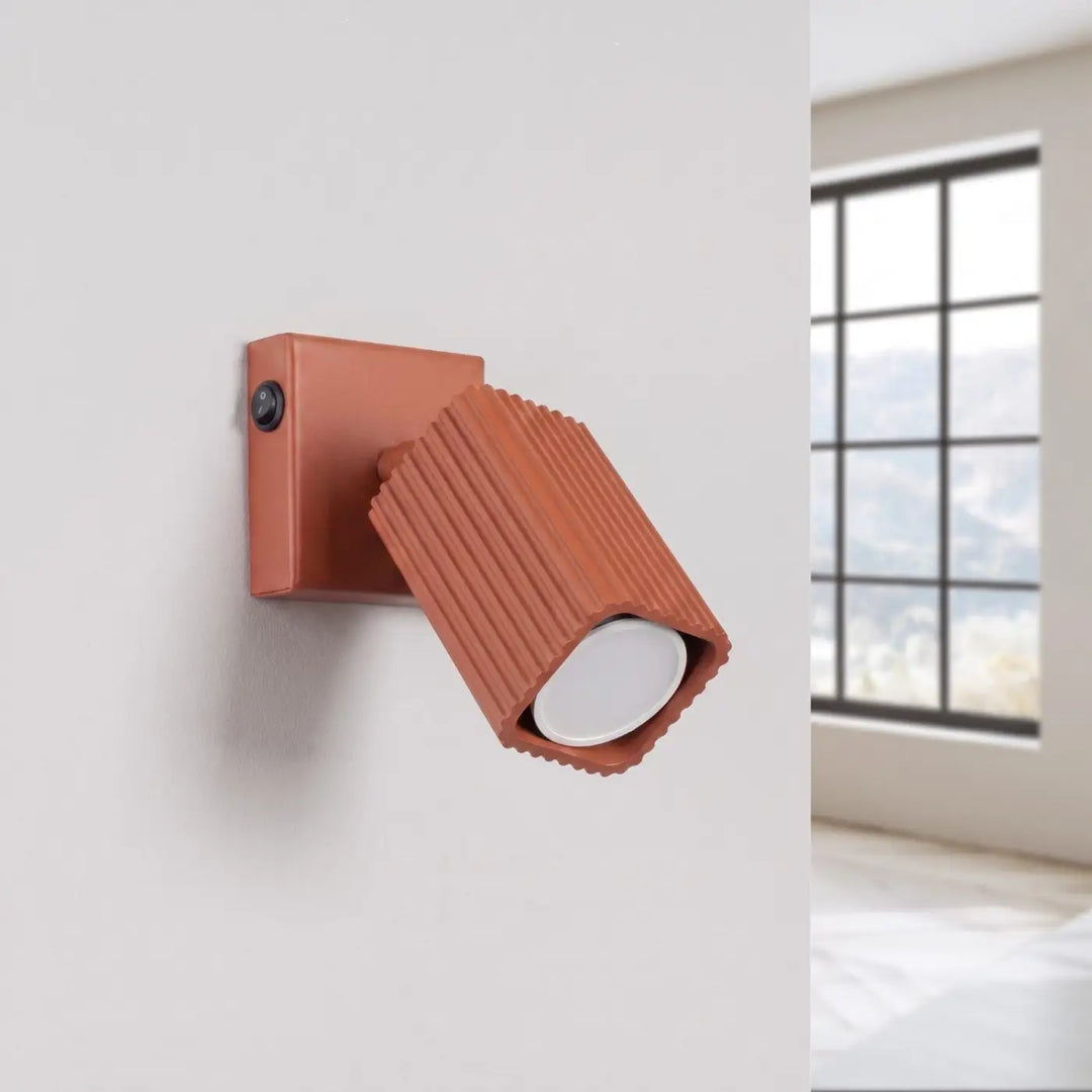 Applique murale Rayo en aluminium ocre rouge à réflecteur rainuré, éteinte