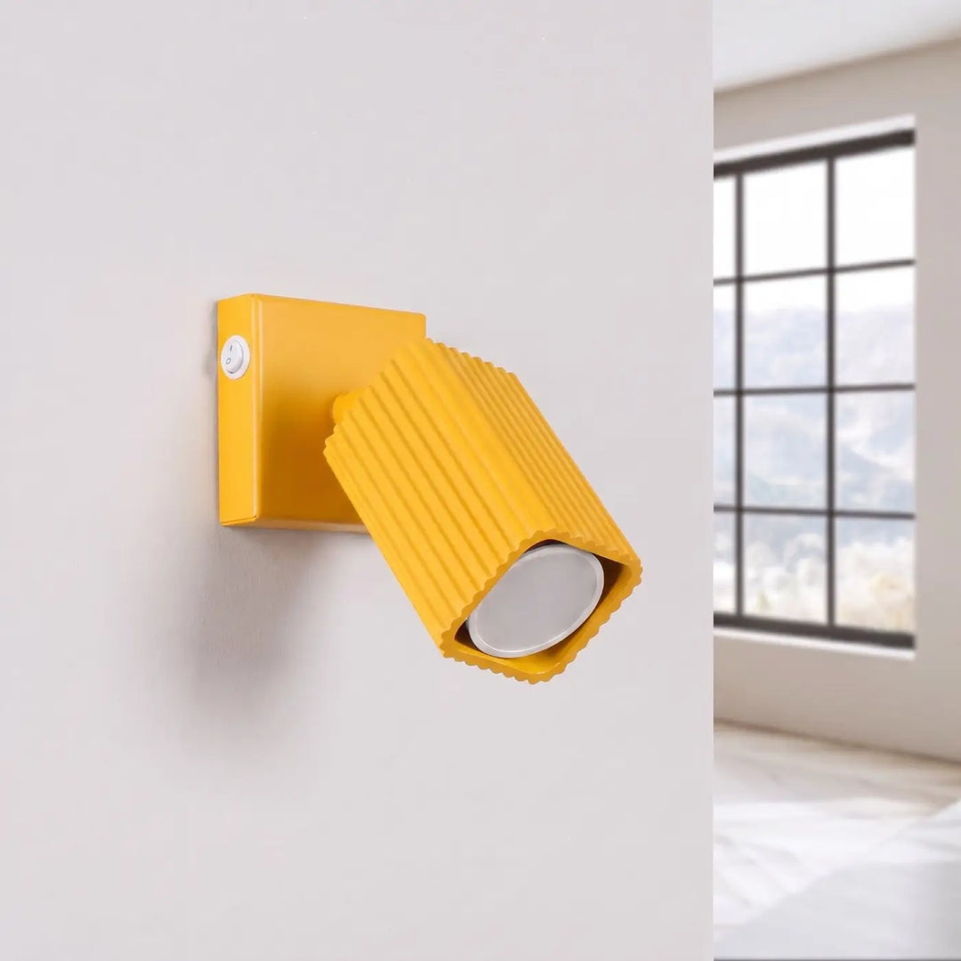 Applique murale Rayo en aluminium jaune à réflecteur rainuré, éteinte