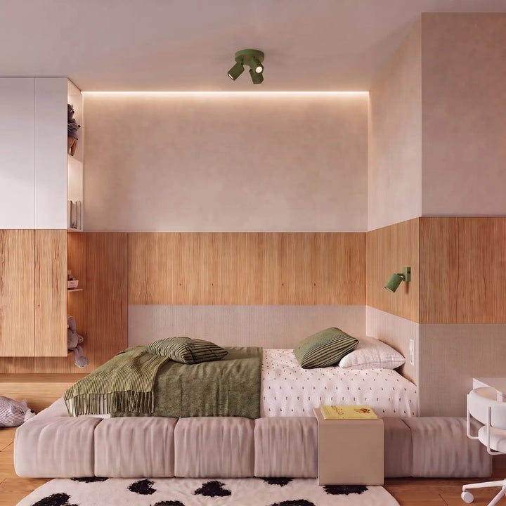 Applique murale Rayo en aluminium sauge à réflecteur rainuré dans une chambre