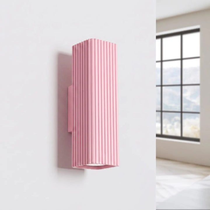 Applique murale Rayo en aluminium rose à réflecteur rainuré, éteinte