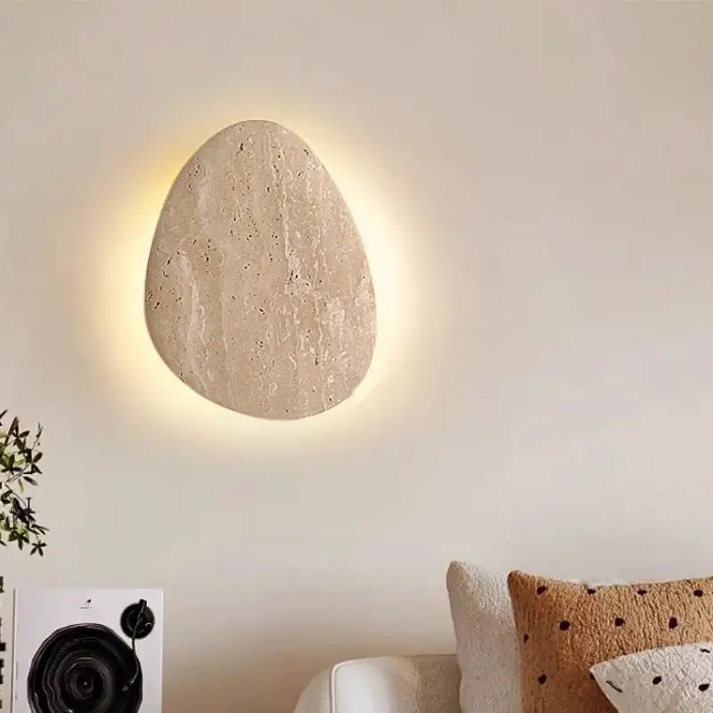 Applique en travertin beige design organique led élégante