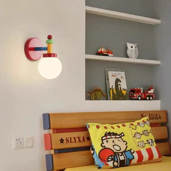 Applique murale tricolore idéal pour une chambre d'enfant

