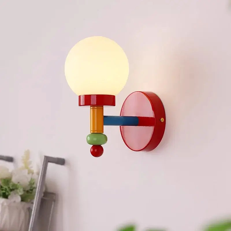 Applique murale tricolore idéal pour une chambre d'enfant

