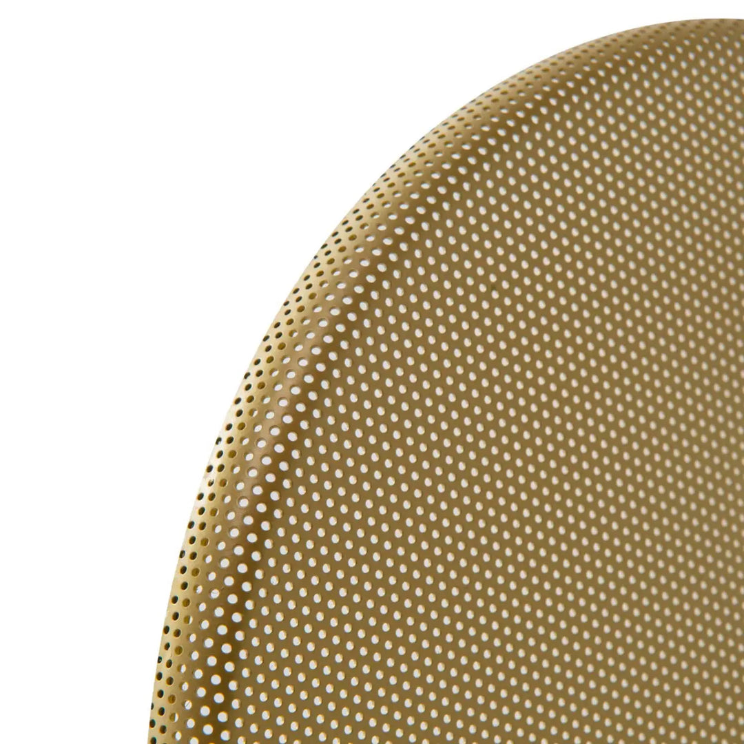 Détail du cercle et du diffuseur opale de l'applique Trip Triple dorée #couleur_dore