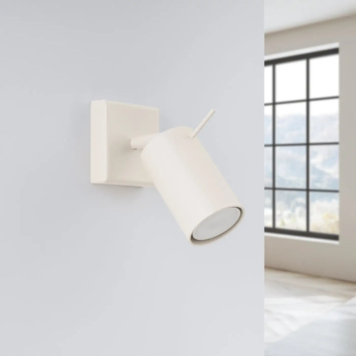 Applique murale beige éteinte, vue rapprochée