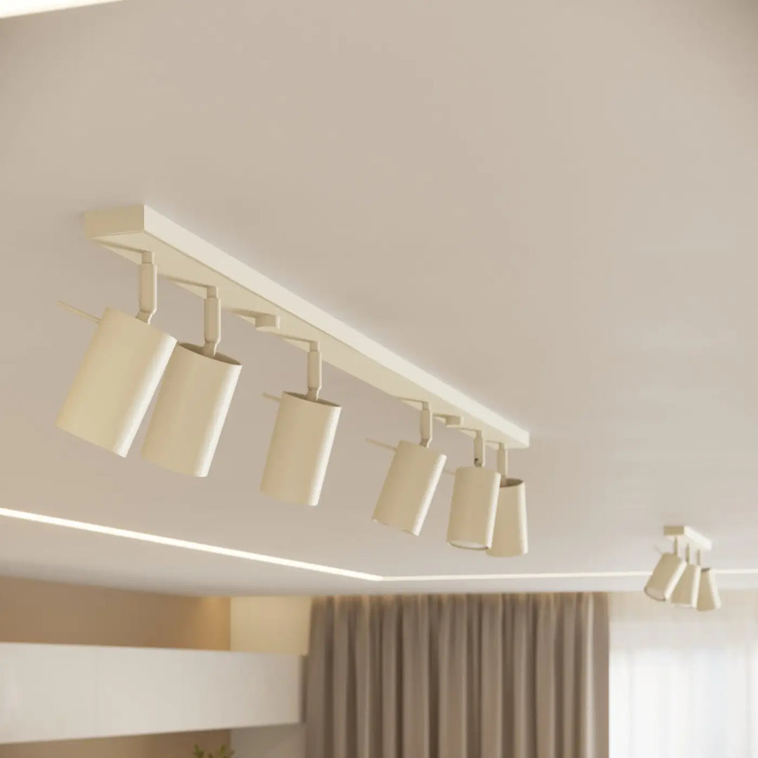 Applique murale beige allumée, vue rapprochée