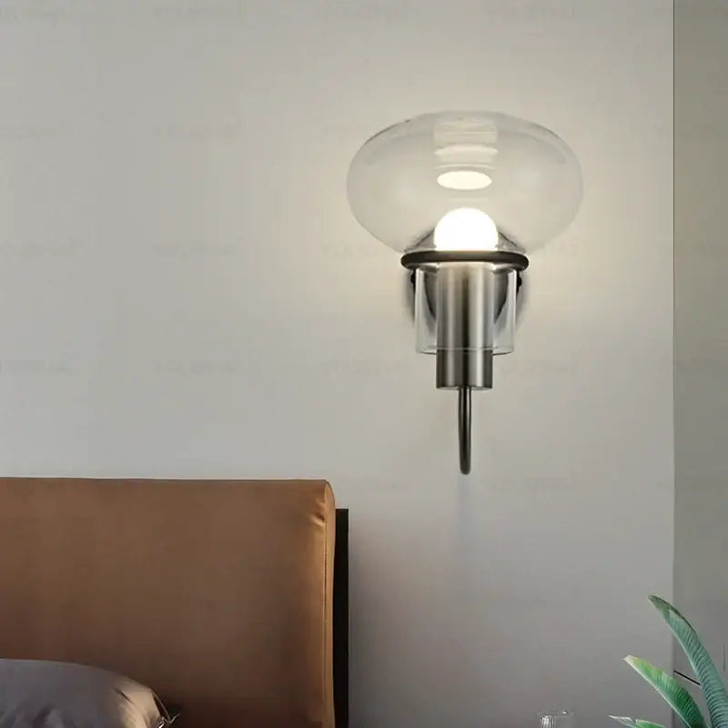 Applique Murale En Verre Soufflé Avec Structure Métallique