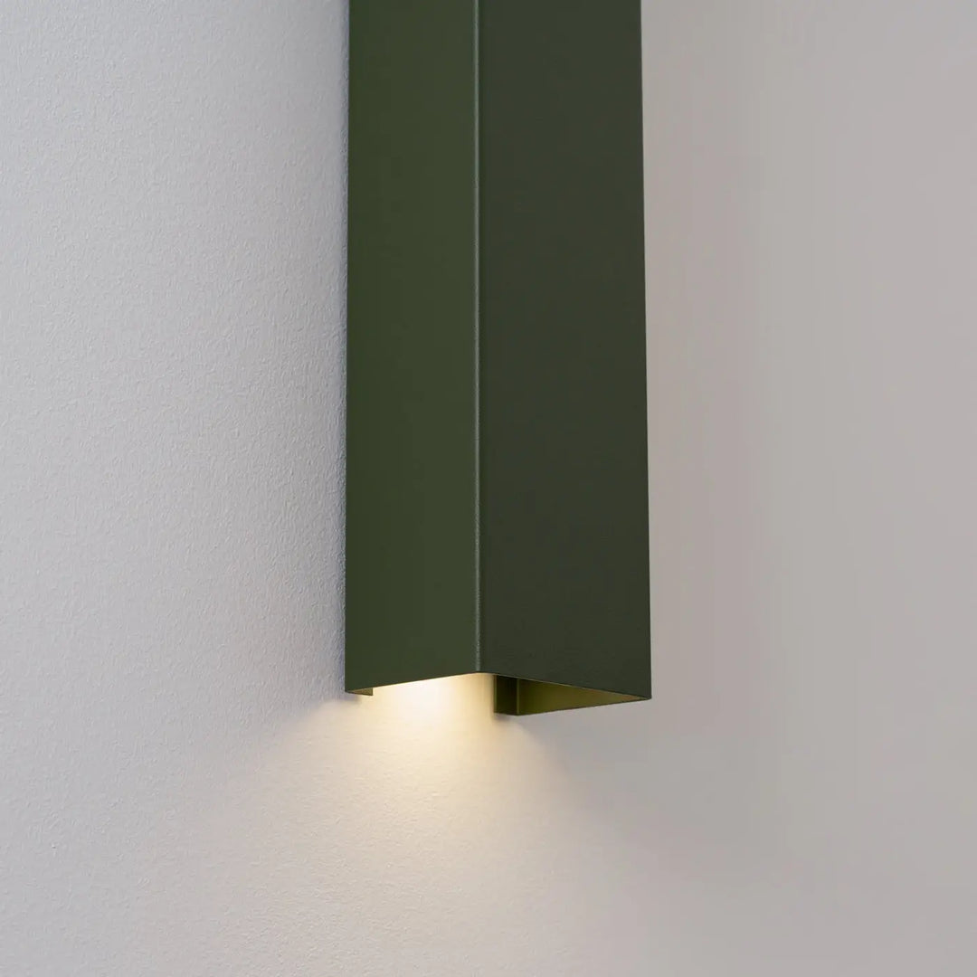 Applique murale freya 120 vert olive compose d’appliques murales minimaliste disponible en cinq coloris