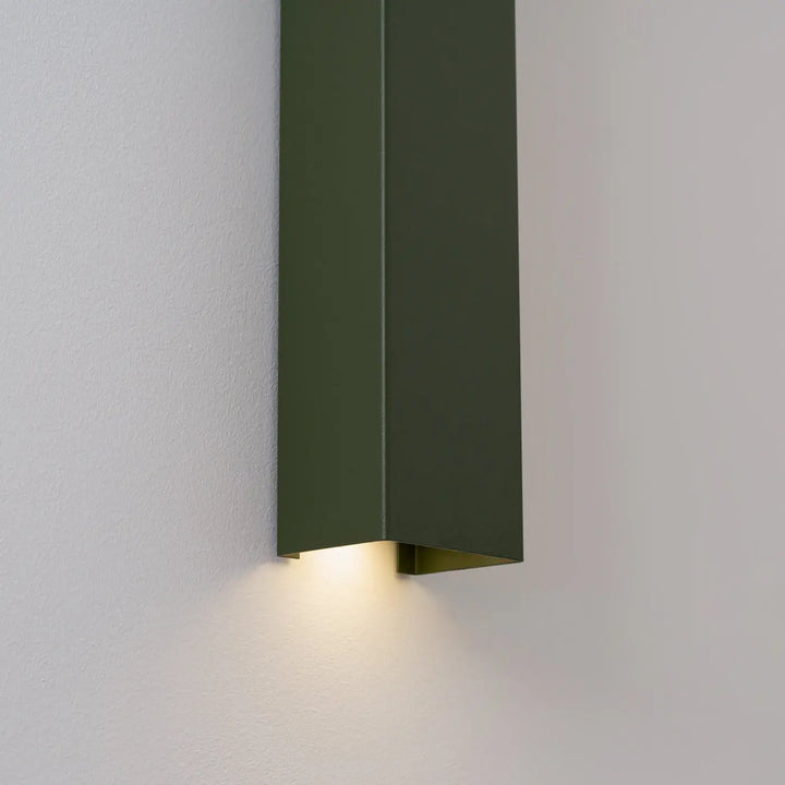 Applique murale olive vert freya 150 de la collection freya compose d’appliques murales en cinq coloris minimaliste