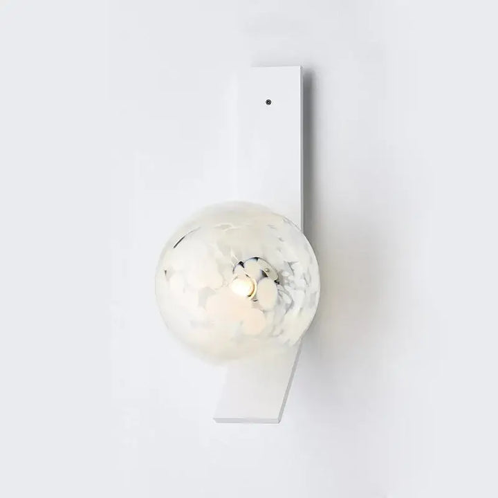 Applique Murale Verticale Dorée Avec Globes Soufflés Élégants