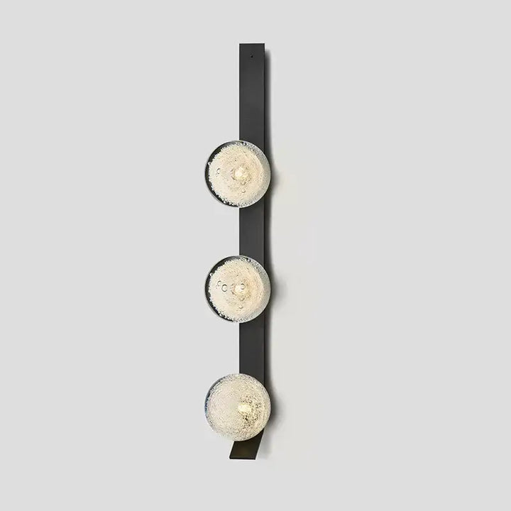 Applique Murale Verticale Dorée Avec Globes Soufflés Élégants