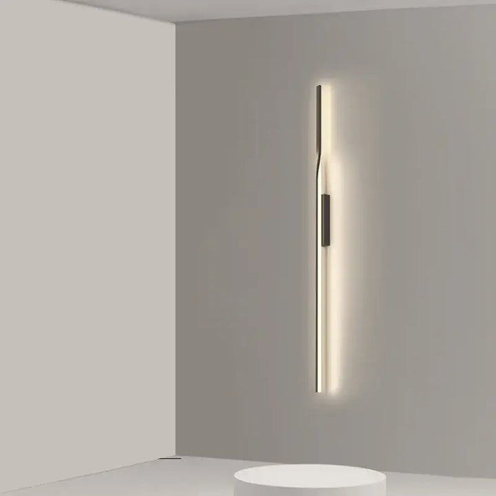 Applique murale verticale noire pour ambiance moderne