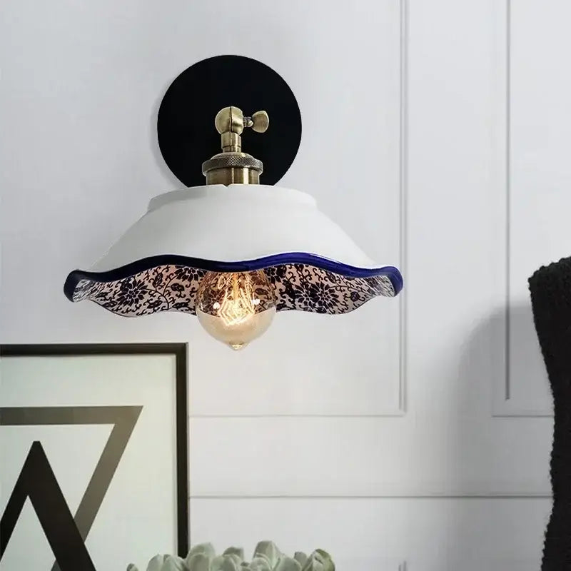 Applique vintage en céramique blanche et motif bleu style