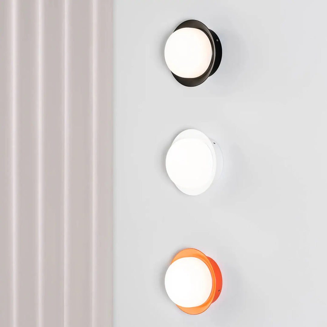 Applique May noire dans un intérieur