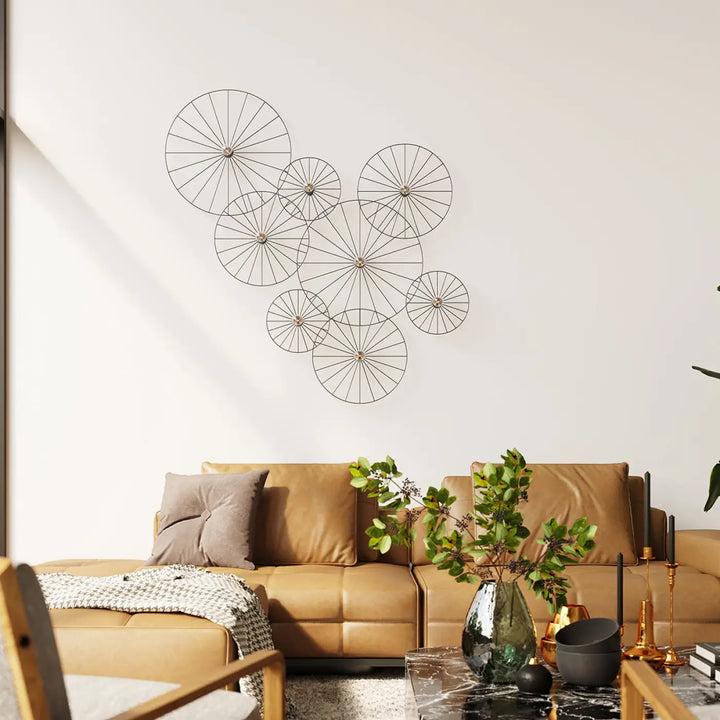 Applique murale sirkel 45 noir en métal noir avec design unique stimulera et motifs circulaires de la collection sirkel