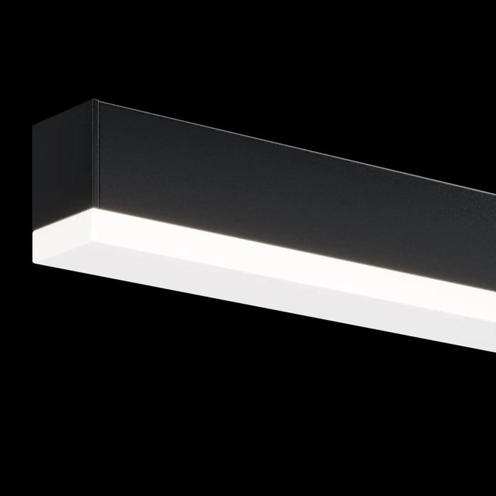 Applique murale fichte en aluminium noir avec profilé fin au-dessus d’un tableau éclairage led blanc moderne