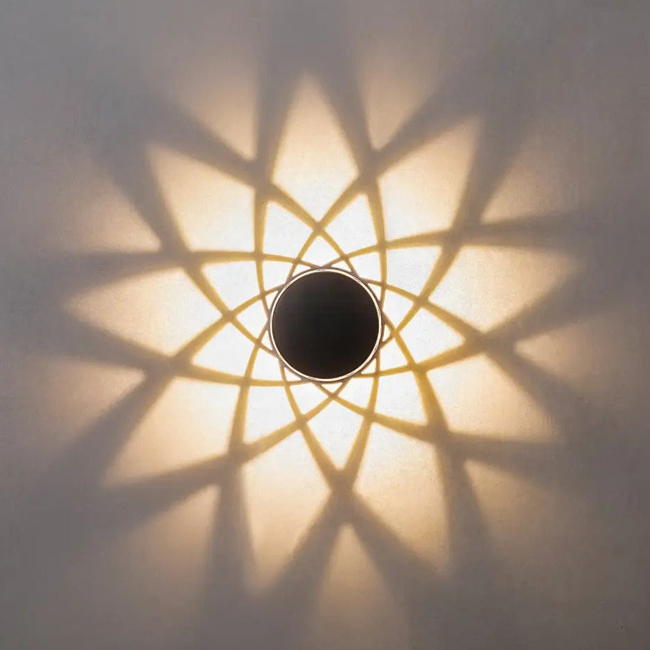 Balise Shadow 25 cm dans un jardin
