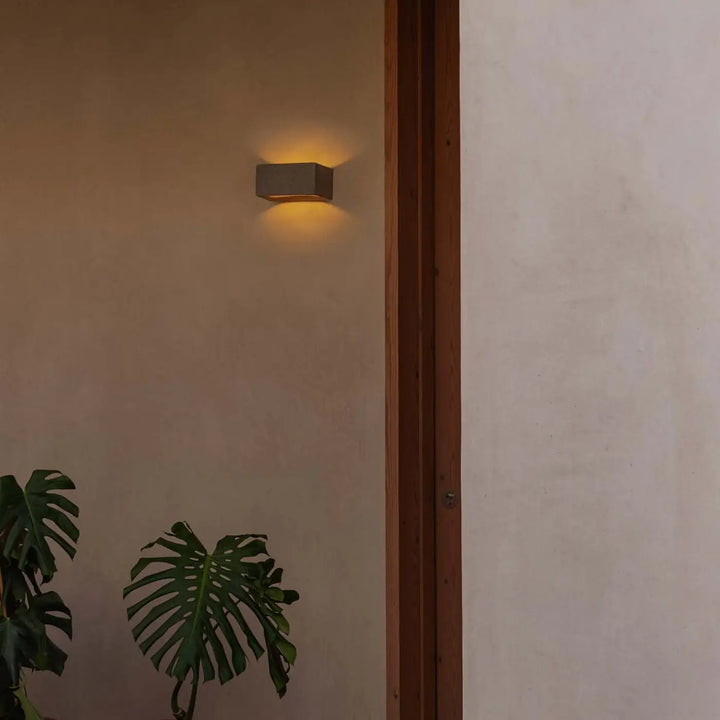 Balise Glint 15,7 cm dans un décor