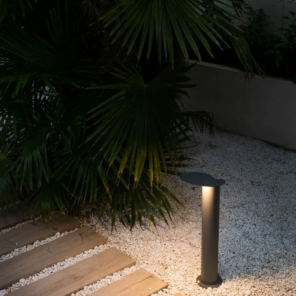 Balise extérieure Lotus 65 cm en situation
