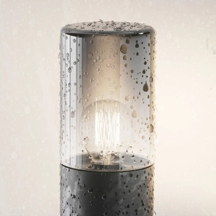 Borne extérieur amas en aluminium graphite avec verre teinté et base texturée noire pour éclairage extérieur design