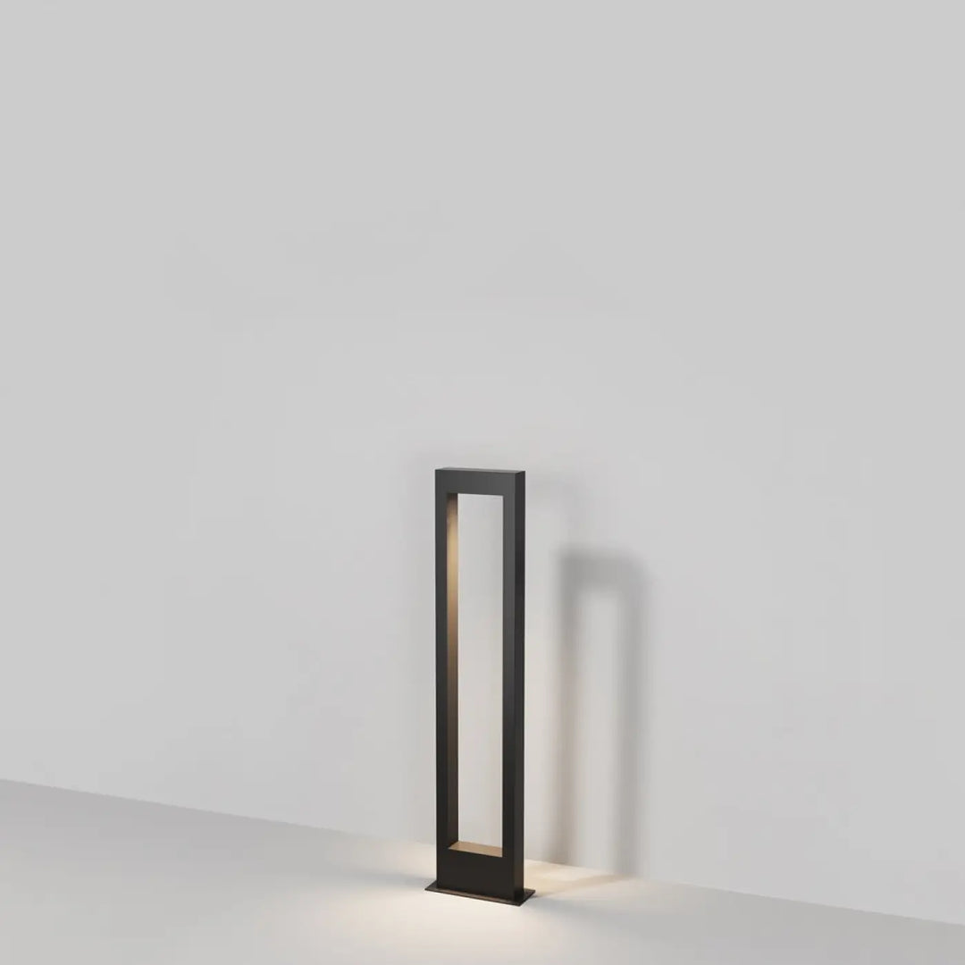 Borne extérieure arche rectangulaire en métal graphite noir avec design moderne et éclairage ambiant chaleureux